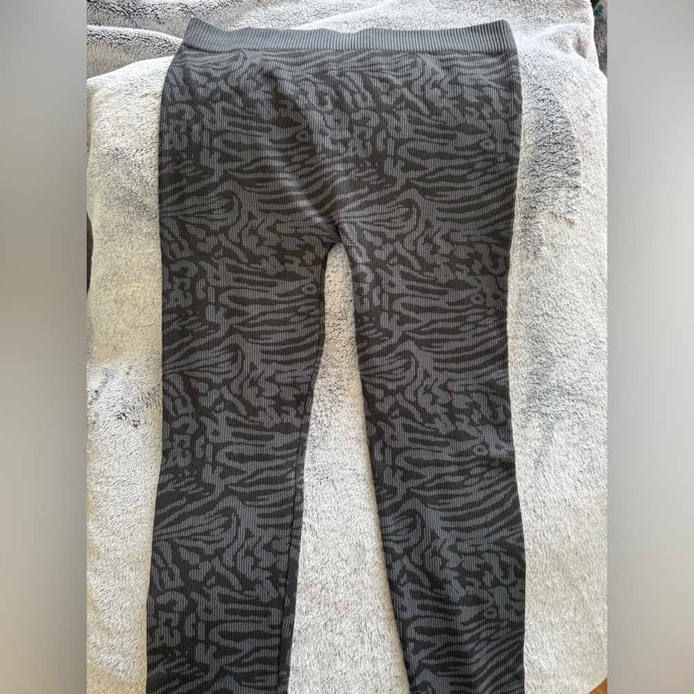 One Step Ahead Charcoal & Black Ribbed Patterned Leggings